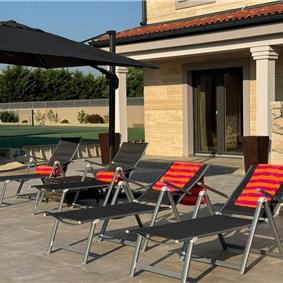 2 bedroom villa with heated pool & tennis court near Zadar, sleeps 4